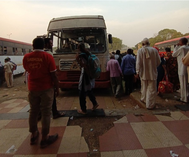 msrtc erandol bus stand platform
